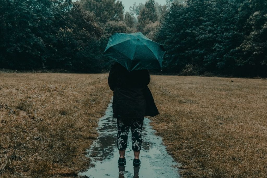 life is both sunshine and rainy days